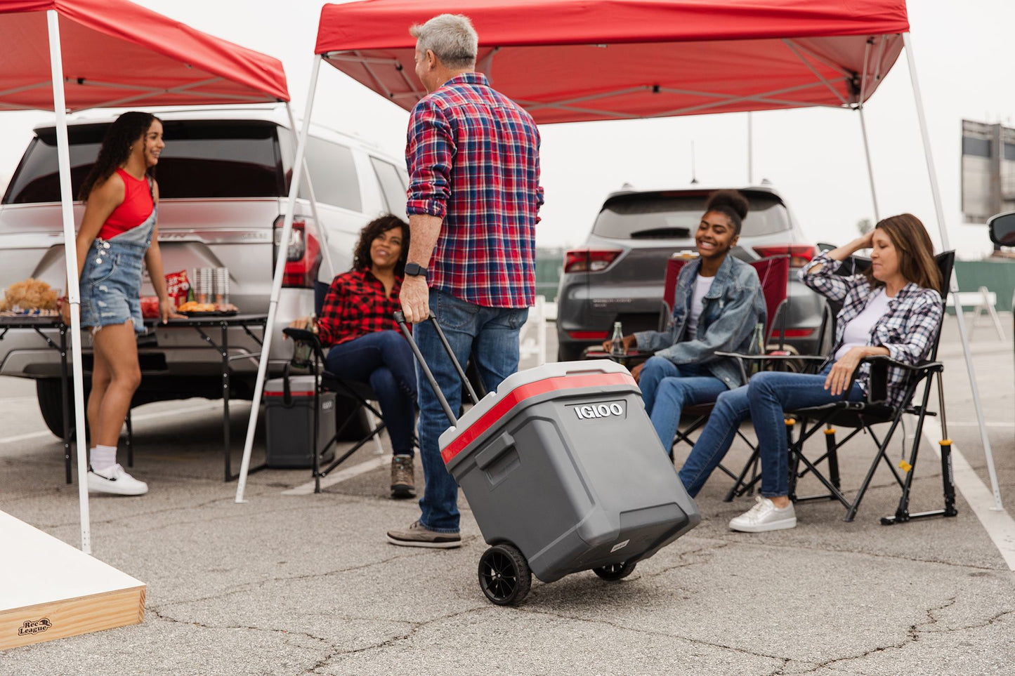 Igloo 60 Quart Latitude Roller Cooler